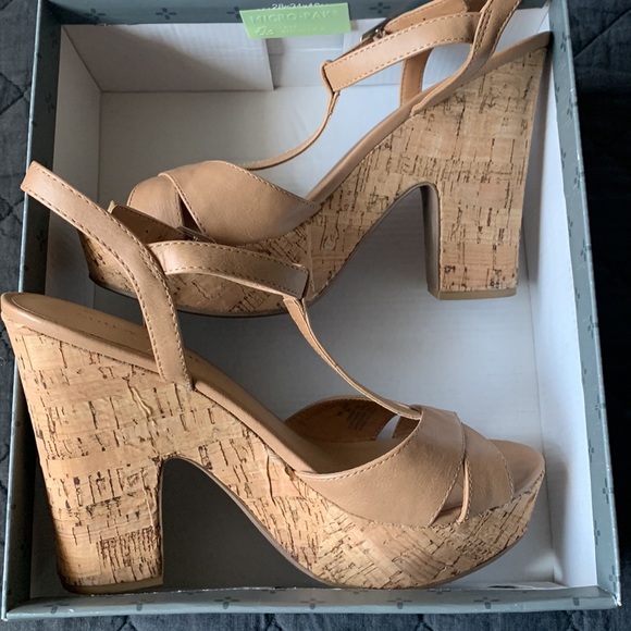 EUC T-strap Jamie sandals from Sun + Stone size 9 - Picture 3 of 7